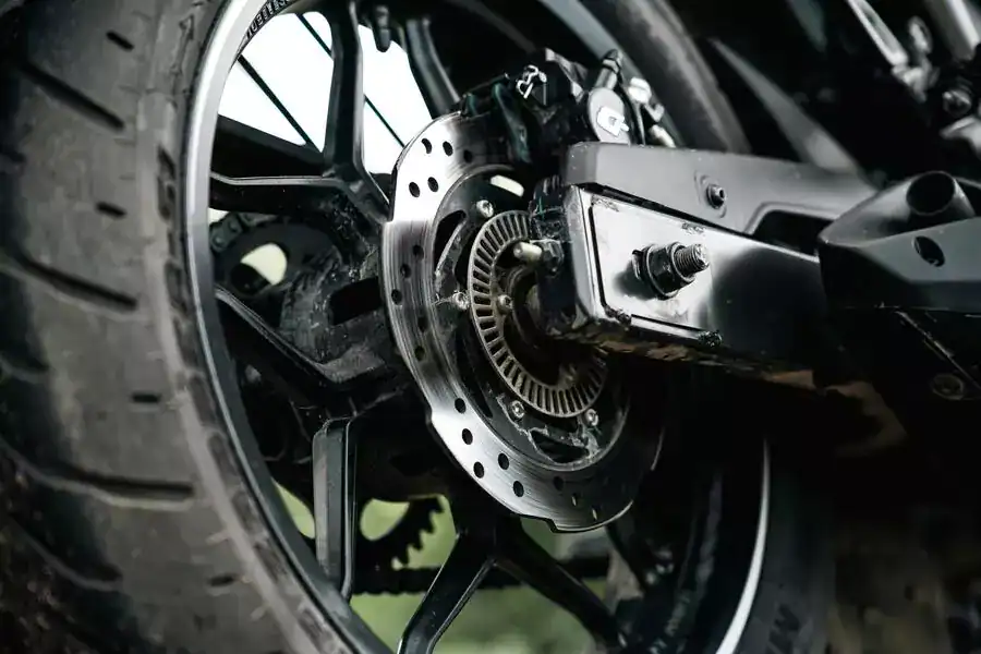Bandes de peur sur une pneu de moto mythe