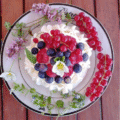 Pavlova à la framboise et ses fruits rouges