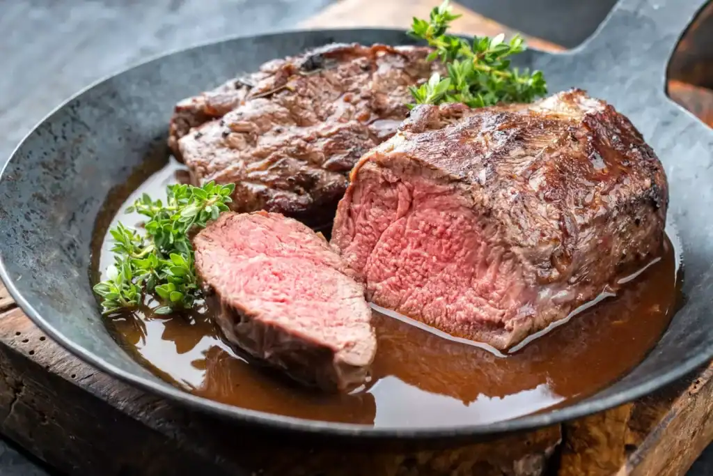 Cuissot de chevreuil en cocotte en fonte: Recette et méthode à suivre 2 cuissot de chevreuil en cocotte en fonte Cuissot de chevreuil en cocotte en fonte: Recette et méthode à suivre