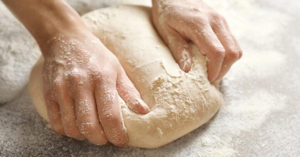 dégazer une pate à pizza