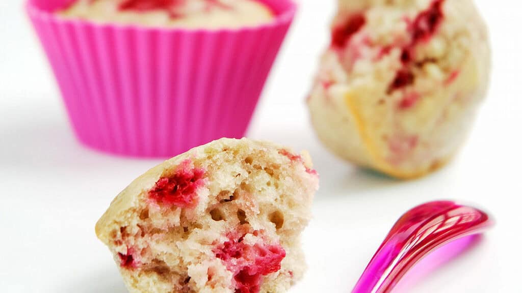 Muffins au chocolat blanc et aux framboise : la recette qui fait toujours l'effet boulangerie 2 Muffin framboise extra moelleux