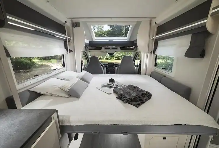 Montage du lit dinette sur Fiat Ducato