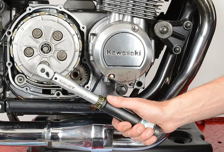Comment fonctionne l'embrayage d'une moto