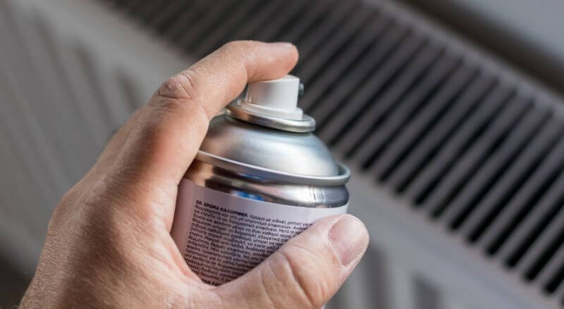 peindre un radiateur en fonte à la bombe