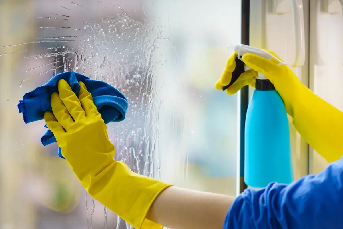 comment nettoyer des vitres sans laisser de traces