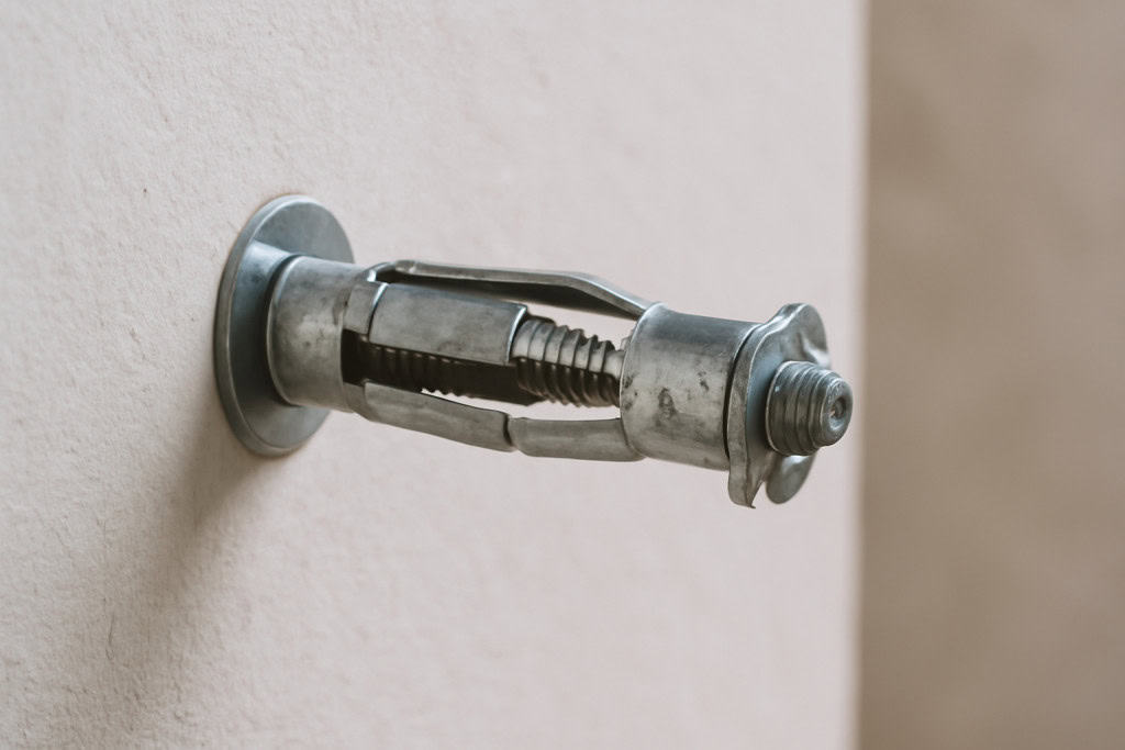 Quel poids peut supporter une cheville molly dans du placo ?