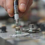 dévisser dans quel sens