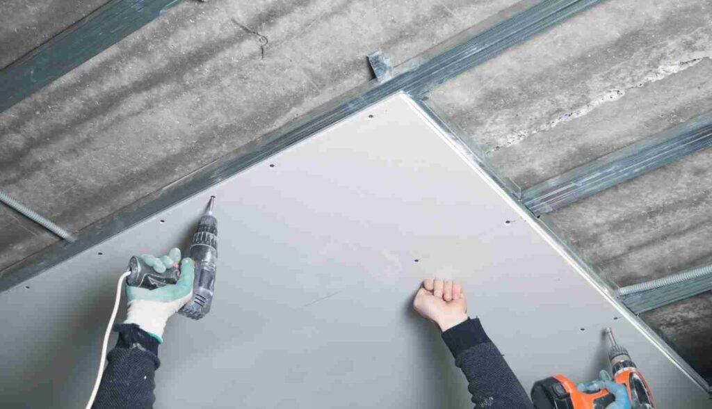 Visser placo directement sur plafond