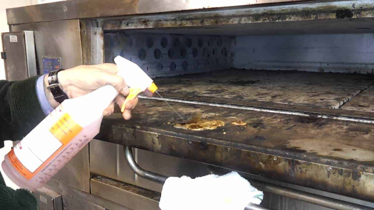 nettoyage four pizza