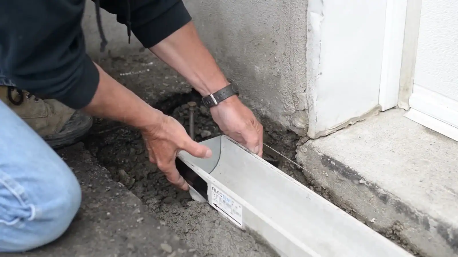 pose caniveau sans pente