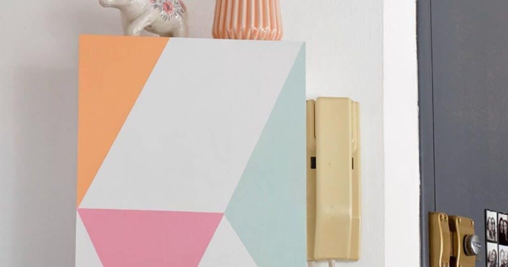 cacher un tableau électrique dans un placard