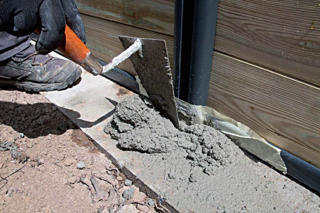 beton ou mortier pour sceller des poteaux