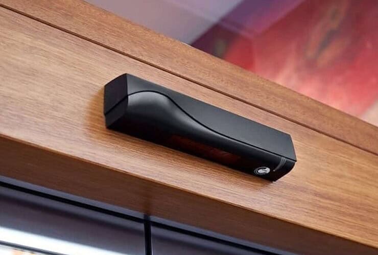 Soufflerie au-dessus d'une porte automatique 1