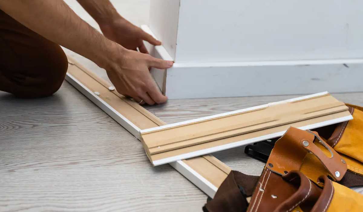 couper une plinthe en angle