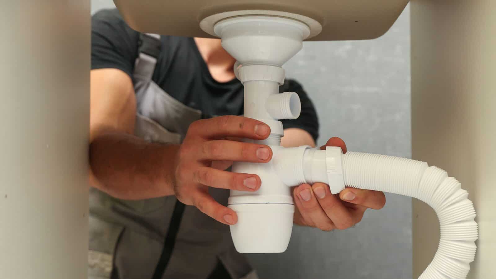 Évacuation d'une lave-vaisselle via un siphon d'évier