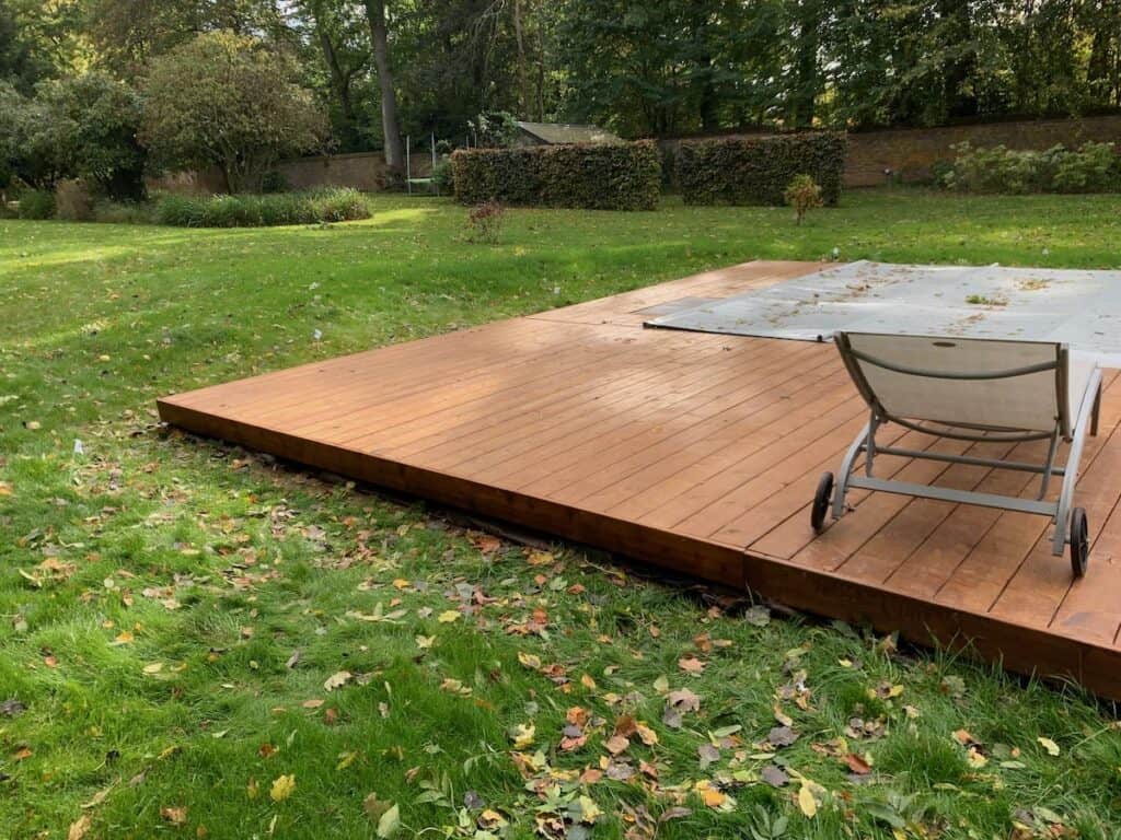 Faire une terrasse en bois sur pelouse