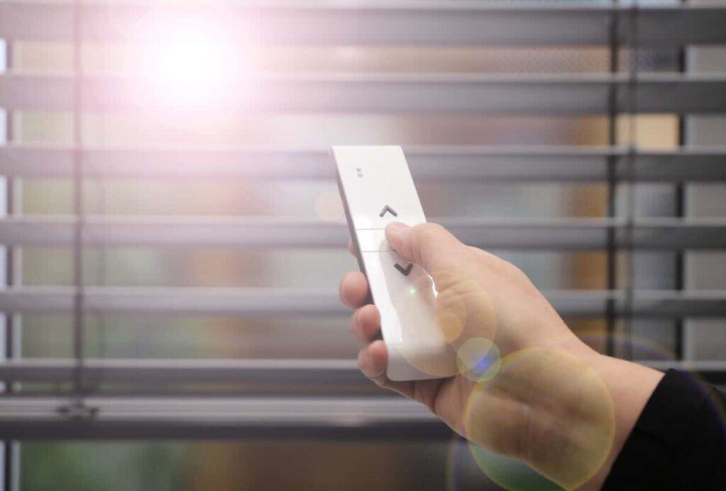 Volet roulant qui laisse passer la lumière 1