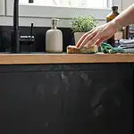 entretien d'une cuisine noire mat