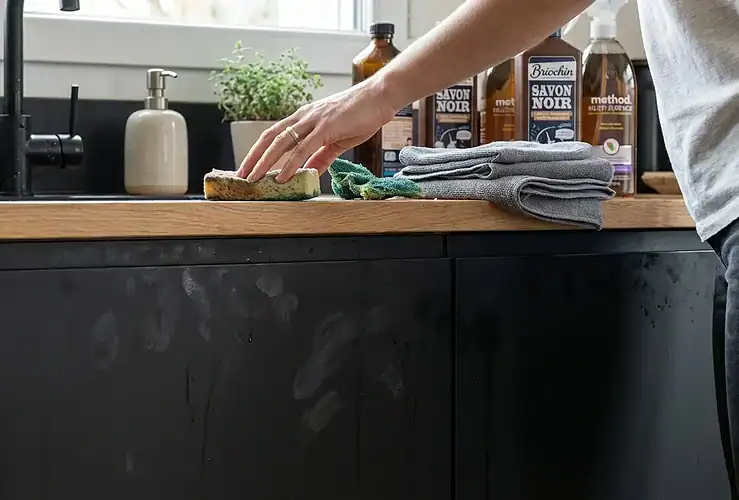 entretien d'une cuisine noire mat