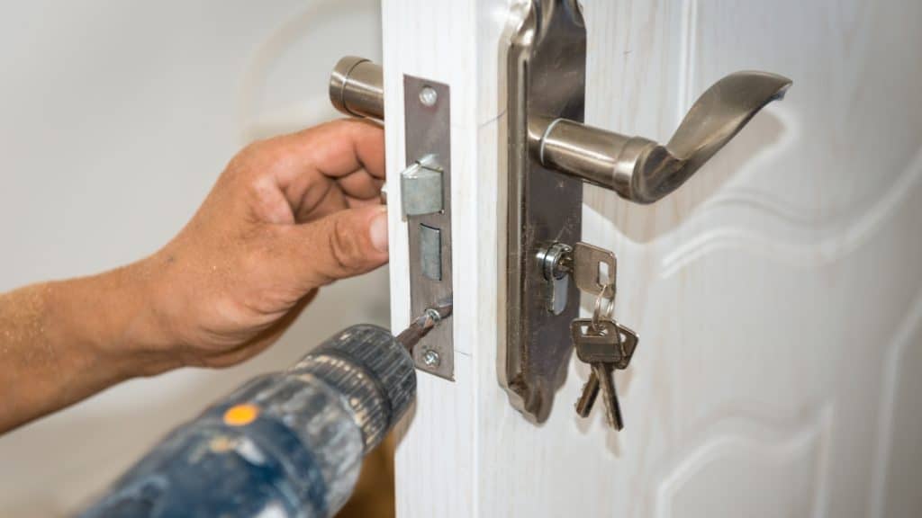 Poignée de porte impossible à enlever