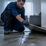 Fuite d'eau dans une canalisation enterrée sous chape