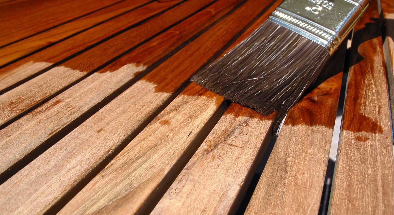 Huile de vidange sur bois