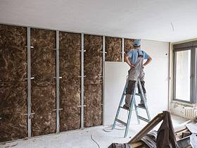 Isoler un mur en parpaing