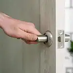 Porte poussant droit ou gauche