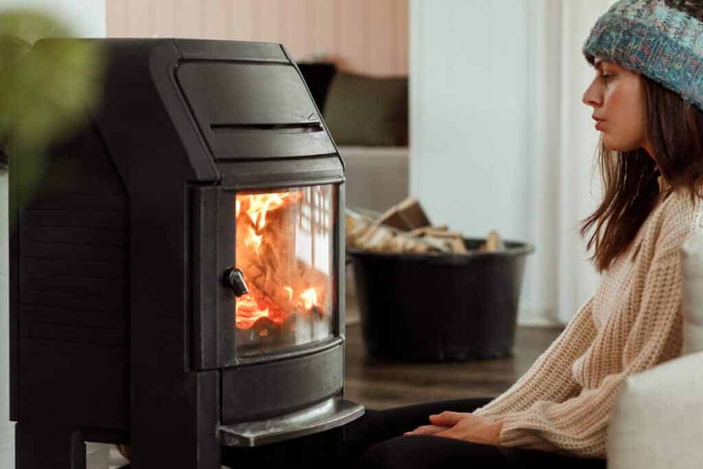 Poêle à pellet qui fume dans la maison
