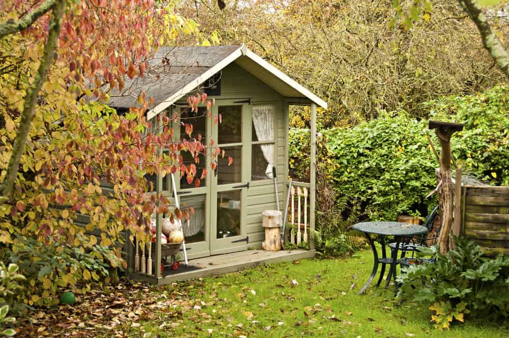 Remplacer un abri de jardin existant