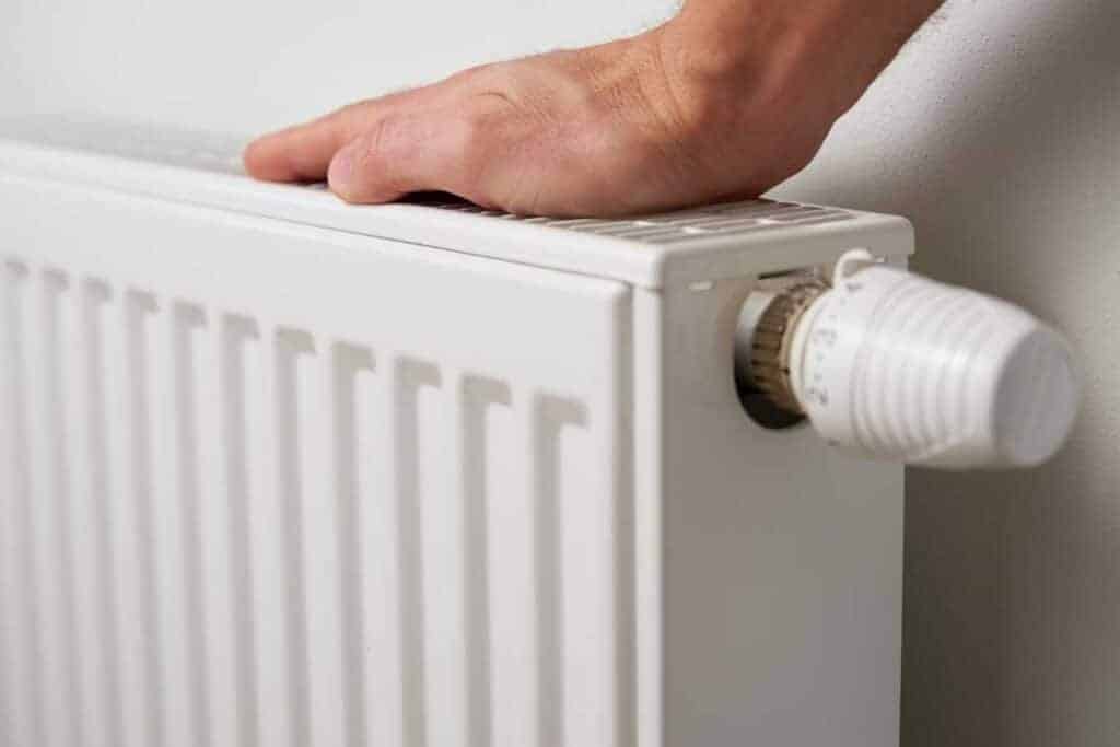 découvrez comment la différence de température entre l'intérieur et l'extérieur se manifeste sans chauffage, et apprenez à mieux comprendre l'isolation thermique de votre logement.