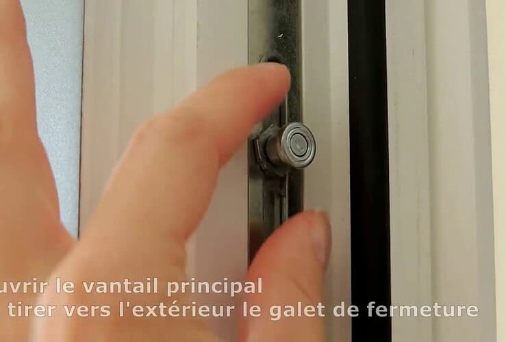 découvrez comment fermer une porte-fenêtre sans poignée facilement et efficacement grâce à nos conseils pratiques et solutions adaptées.