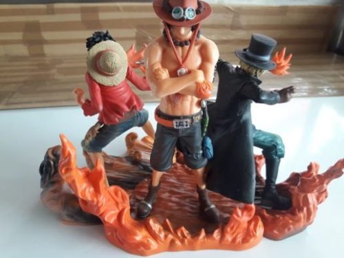 Lot de 3 Figurine One Piece Luffy Brothers photo review
