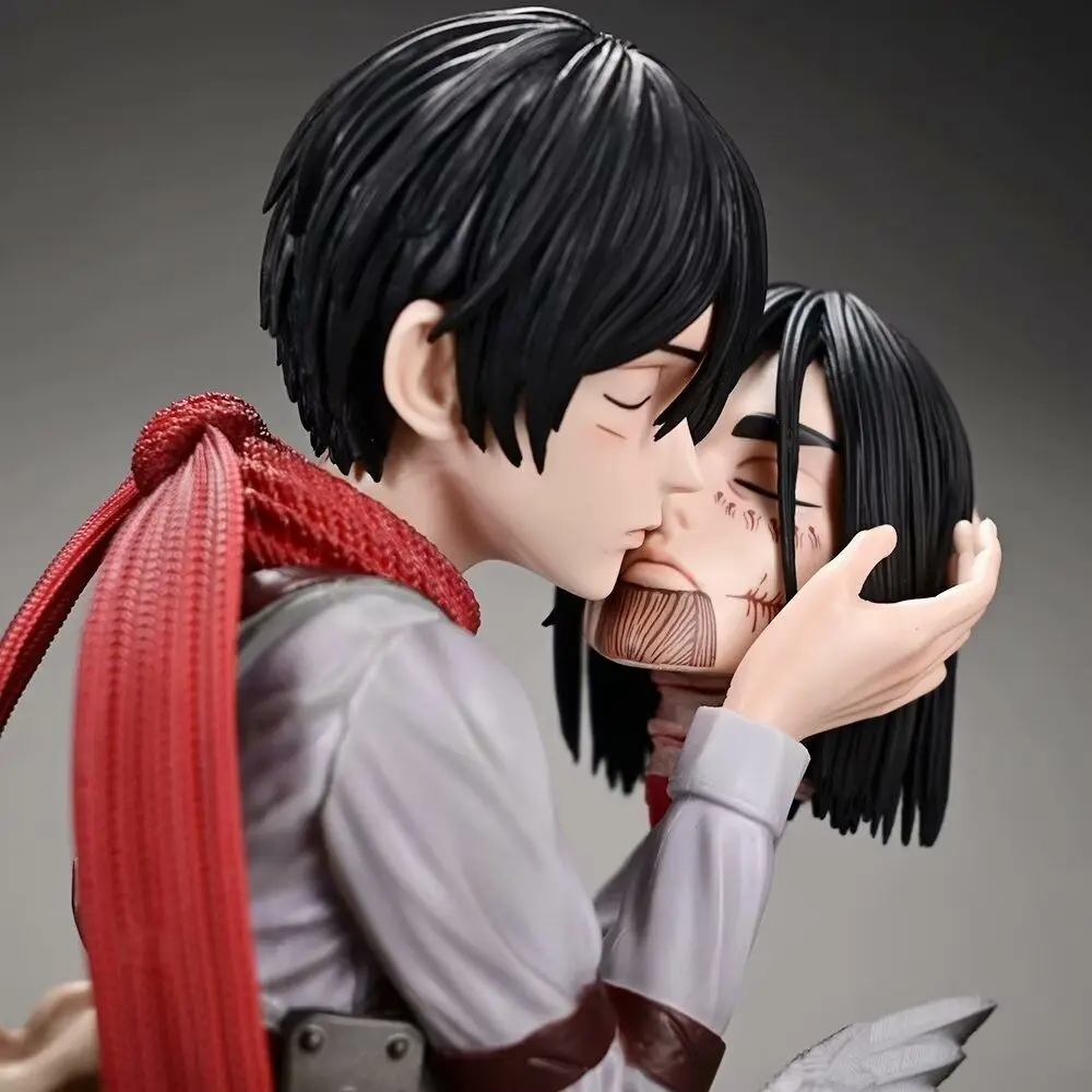 Figurine SNK Mikasa et Eren