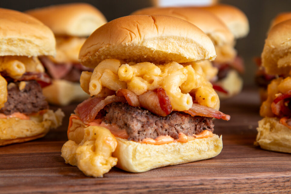 Mac and Cheese Burger 1 Mac and cheese + burger = Combo magique ou folie culinaire ?