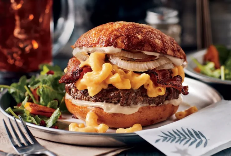 burger mac cheese Mac and cheese + burger = Combo magique ou folie culinaire ?
