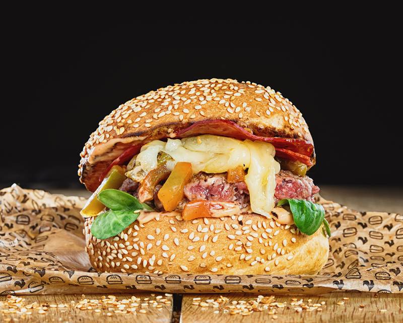 burger tomme savoie Burger à la Tomme de Savoie : idées gourmandes pour un burger savoyard authentique