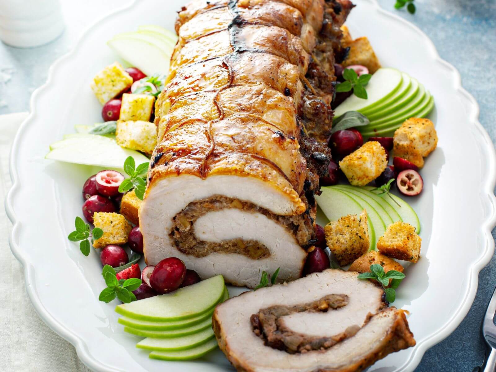 roti de pintade farci n 1 Temps de cuisson rôti de pintade farcie au four : tableau complet + astuces de chef