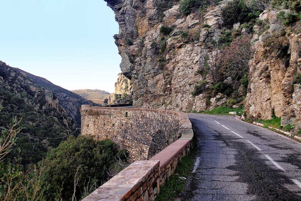 route en corse Endroits à éviter en Corse : Le guide complet anti-pièges à touriste