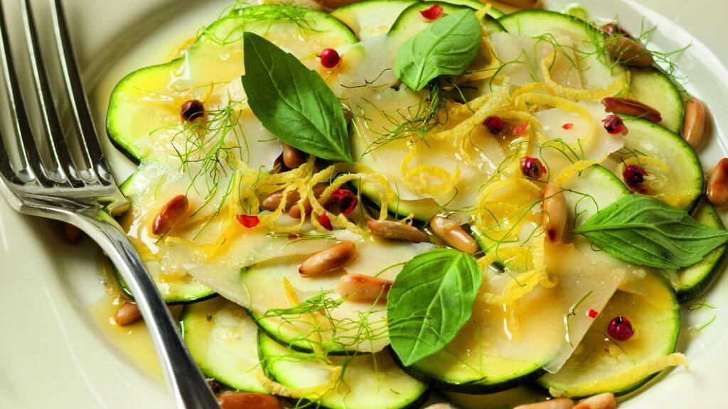 carpaccio de courgettes 1 Quelle entrée choisir avant un aïoli ?