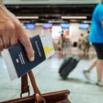 checklist voyage Checklist minimaliste : tout ce qu’il faut pour voyager léger en 2025