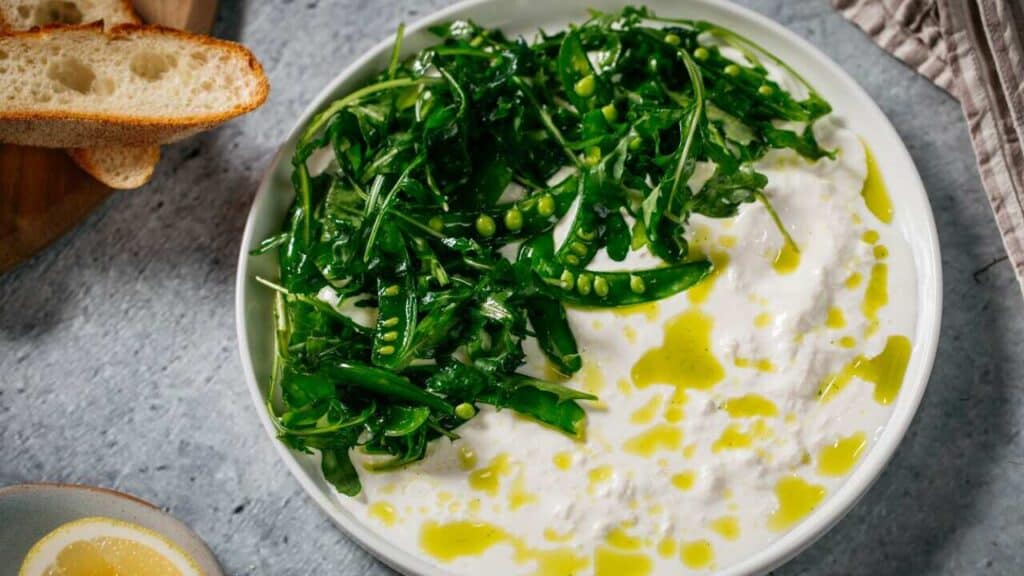Stracciatella fumée : l’irrésistible rencontre entre crème filandreuse et saveur boisée 3 stracciatella fumée recette