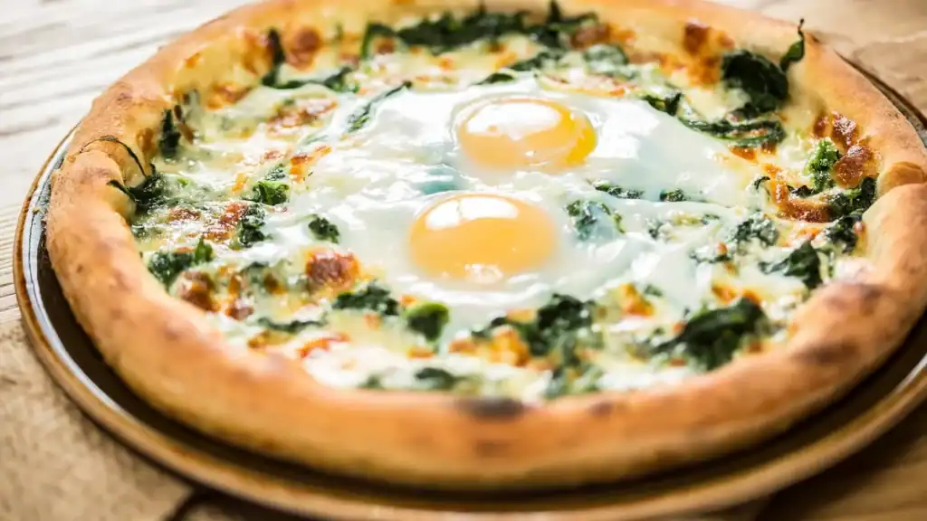 comment mettre un oeuf sur une pizza