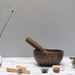 mettre du sel devant sa porte