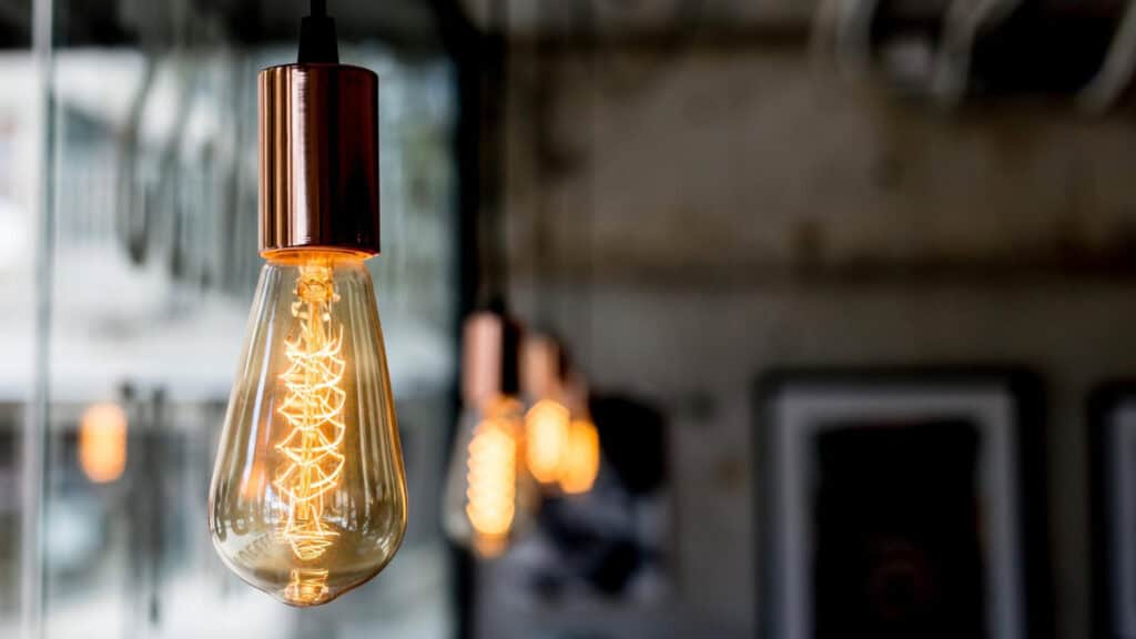mon ampoule s'allume et s'éteigne toute seule