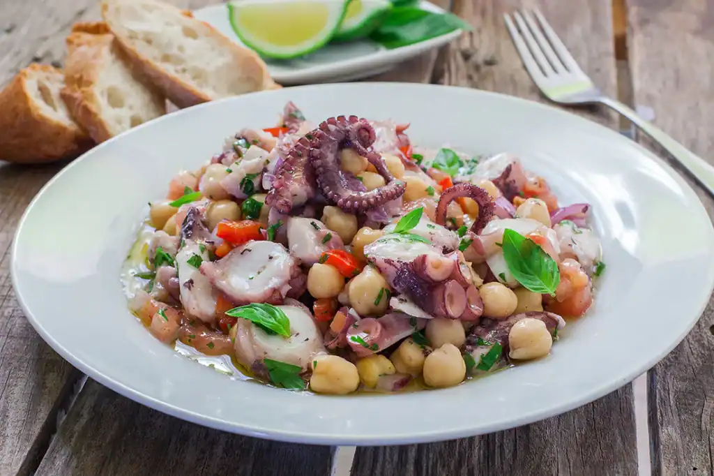 Salade de poulpe : la recette de base et ses variations méditerranéennes 2 salade de poulpe recette