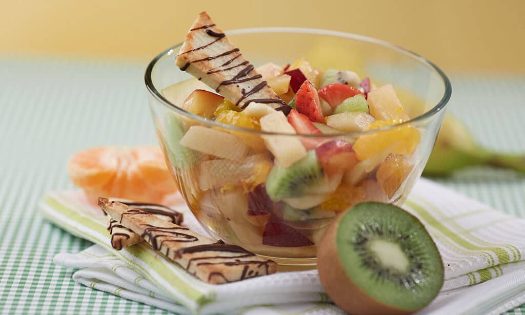 Avec quoi accompagner une salade de fruits : toutes les idées gourmandes 2 Avec quoi accompagner une salade de fruits