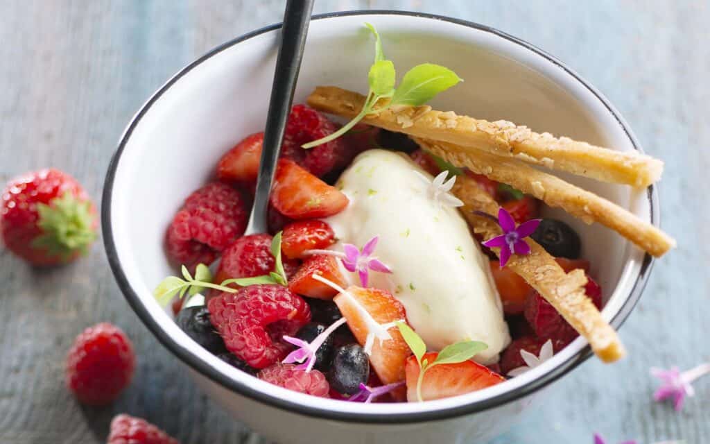 Avec quoi accompagner une salade de fruits : toutes les idées gourmandes 3 Avec quoi accompagner une salade de fruits avis