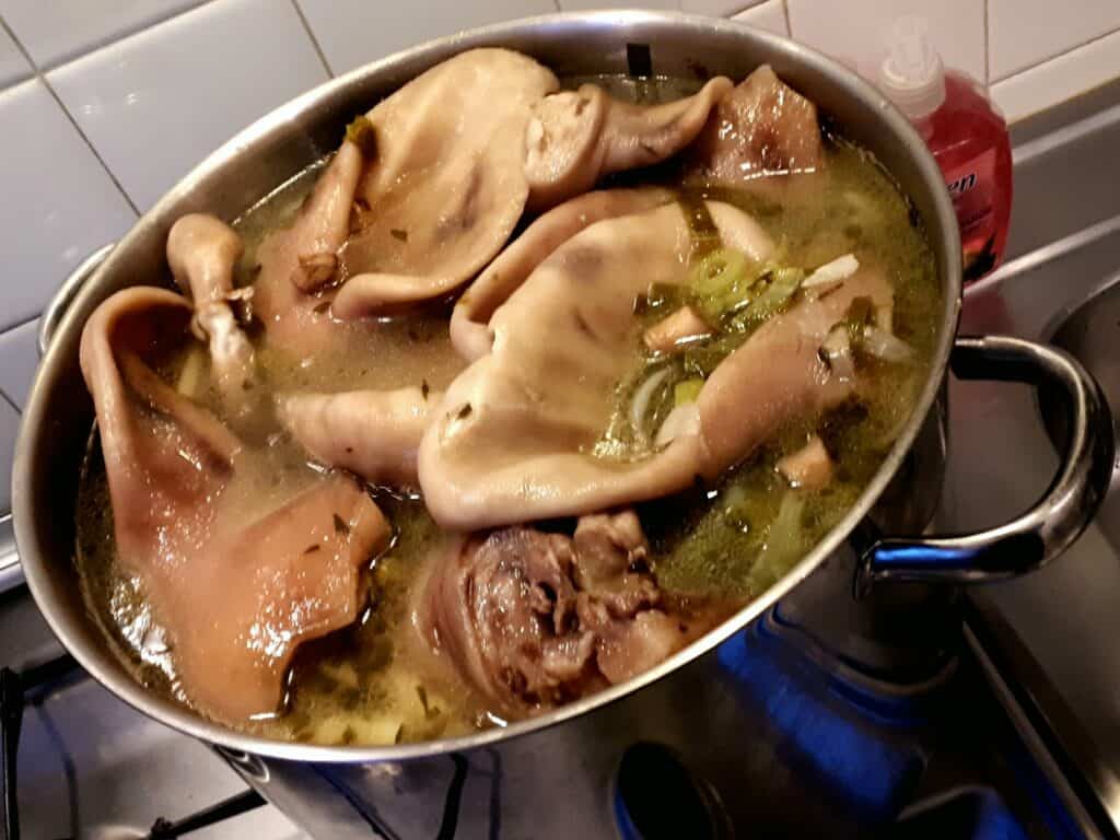 Cuisson des oreilles de porc au court-bouillon : temps, techniques et recettes 2 Cuisson des oreilles de porc au court-bouillon 1