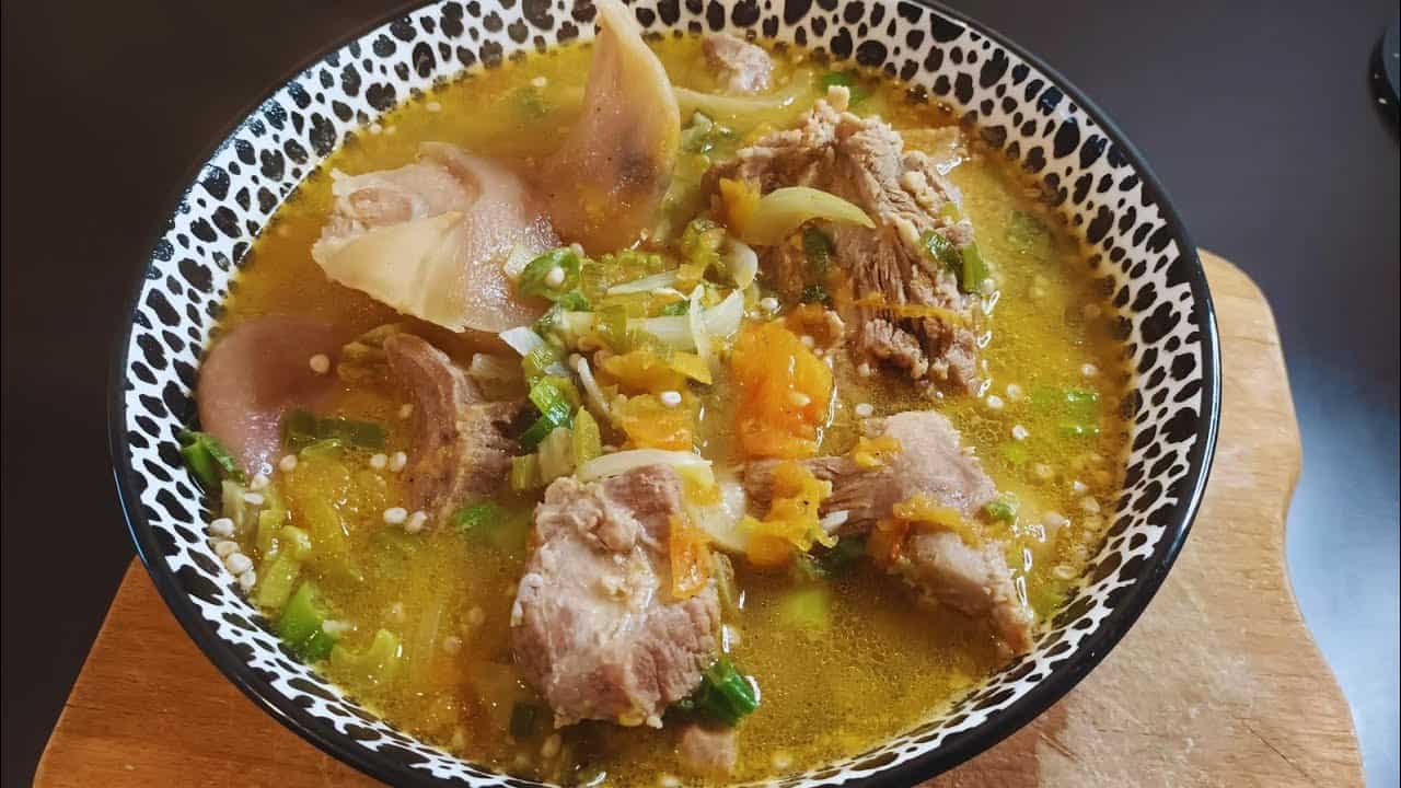 Cuisson des oreilles de porc au court-bouillon